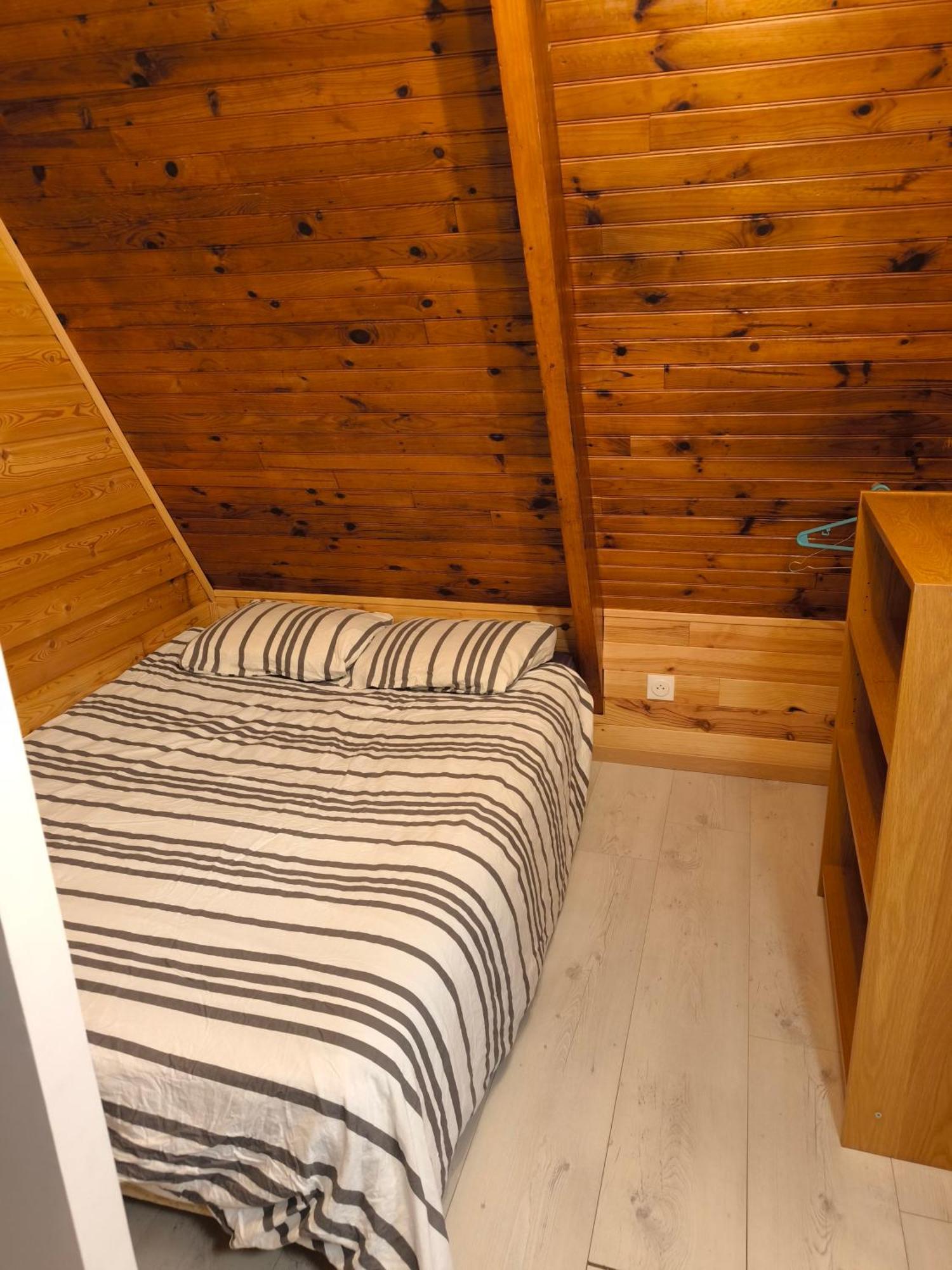 Petit Avec Terrasse Chalet Oust