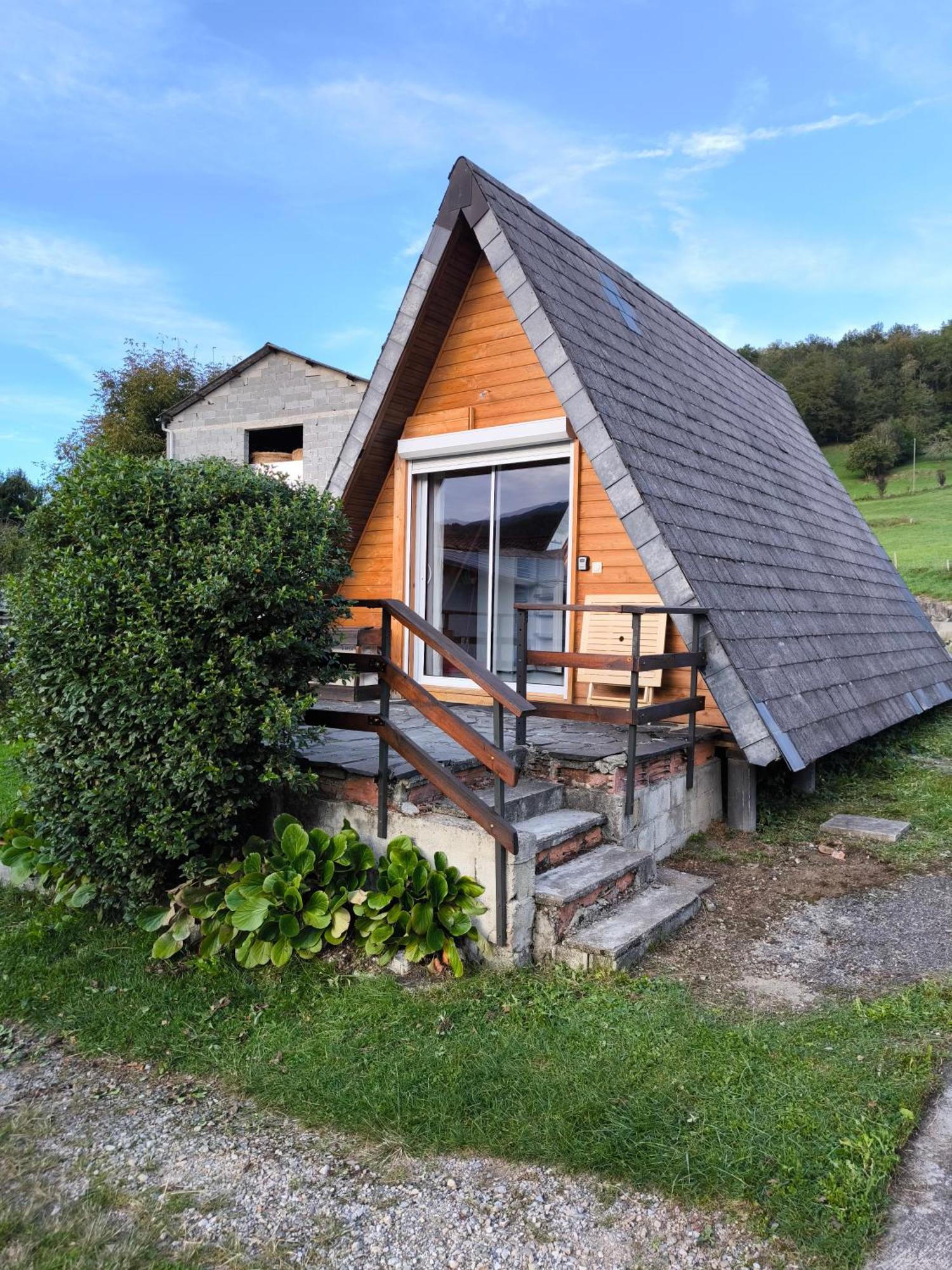 Chalet Petit Avec Terrasse Oust