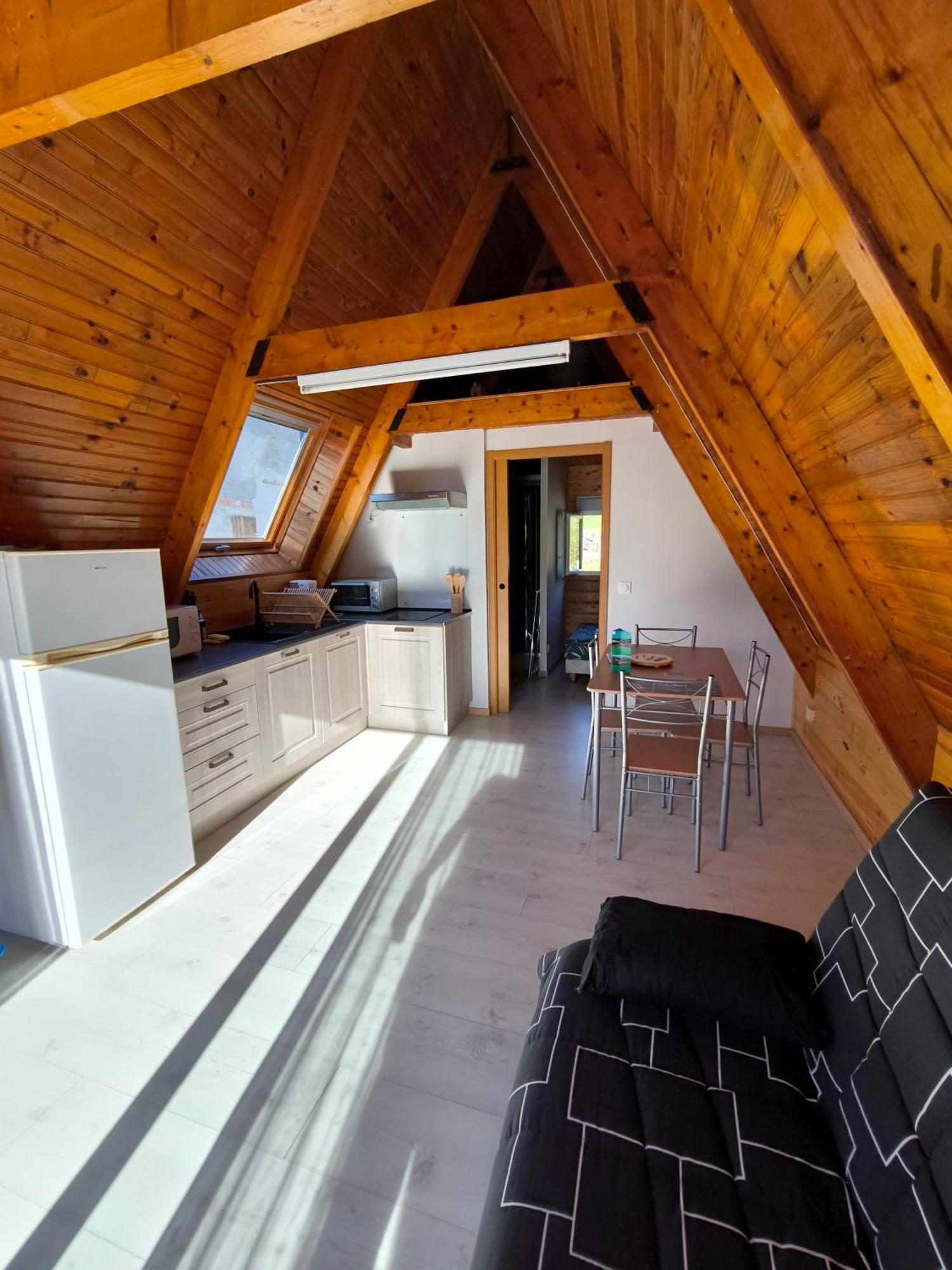 Petit Avec Terrasse