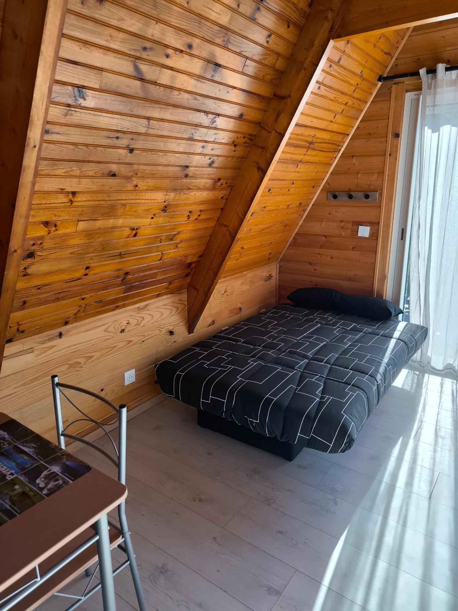 Chalet Petit Avec Terrasse *